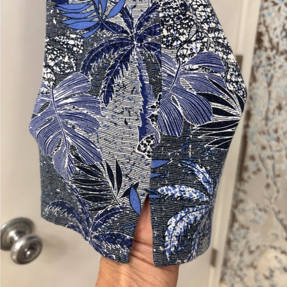 Chico's Blue and Gray Palm-Print Sleeveless Tank. Hardly worn - Picture 4 of 4